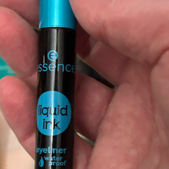 Beauty and Skincare Gift Set - Picture 8 of 16